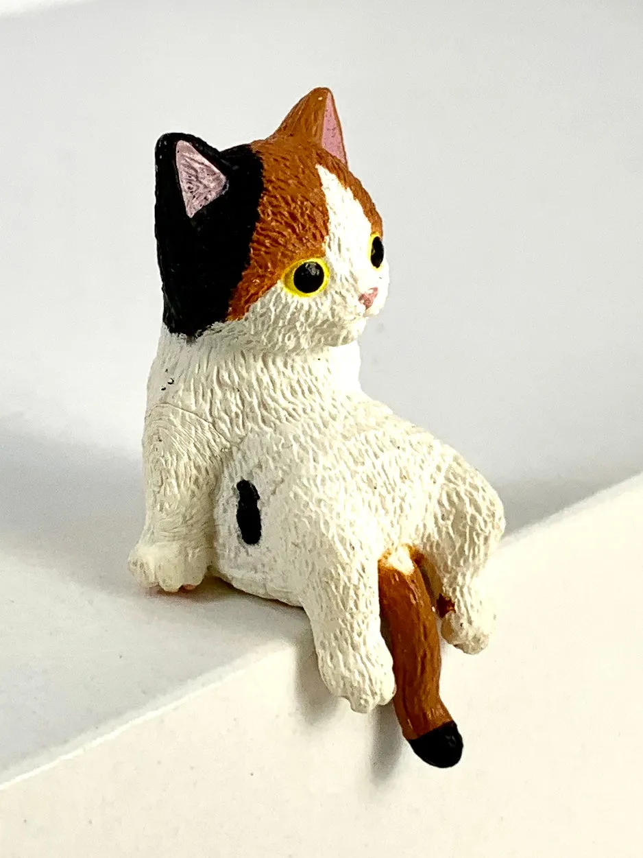 X 70806 PLAYFUL HANGING CATS CAPSULE-DISCONTINUED