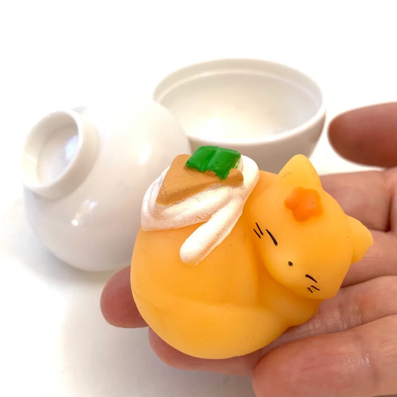 X 70872 Gummy Cat Bowls Capsules-DISCONTINUED