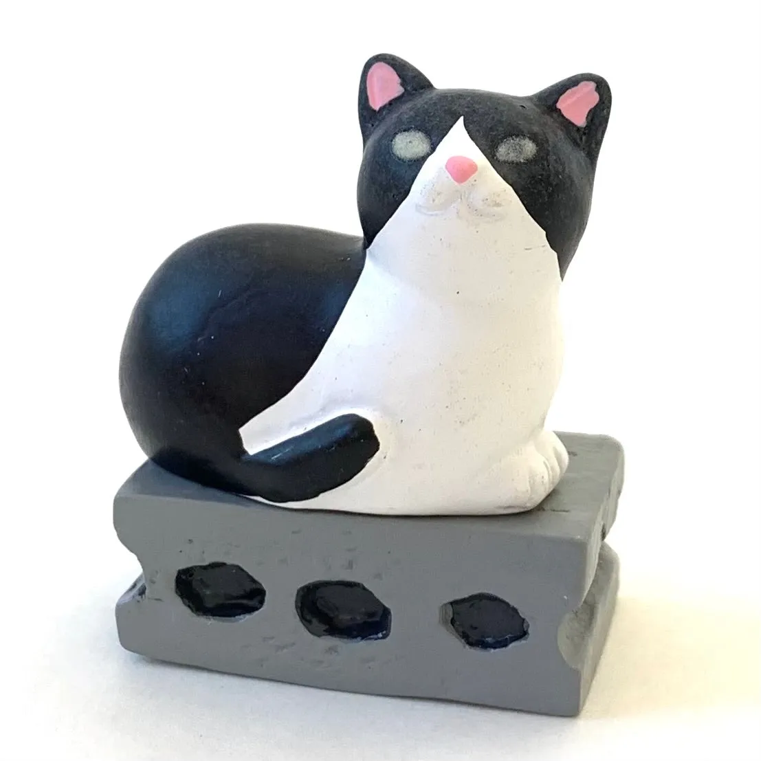 X 70915 Laser Eye Cats Figurines Capsule-DISCONTINUED