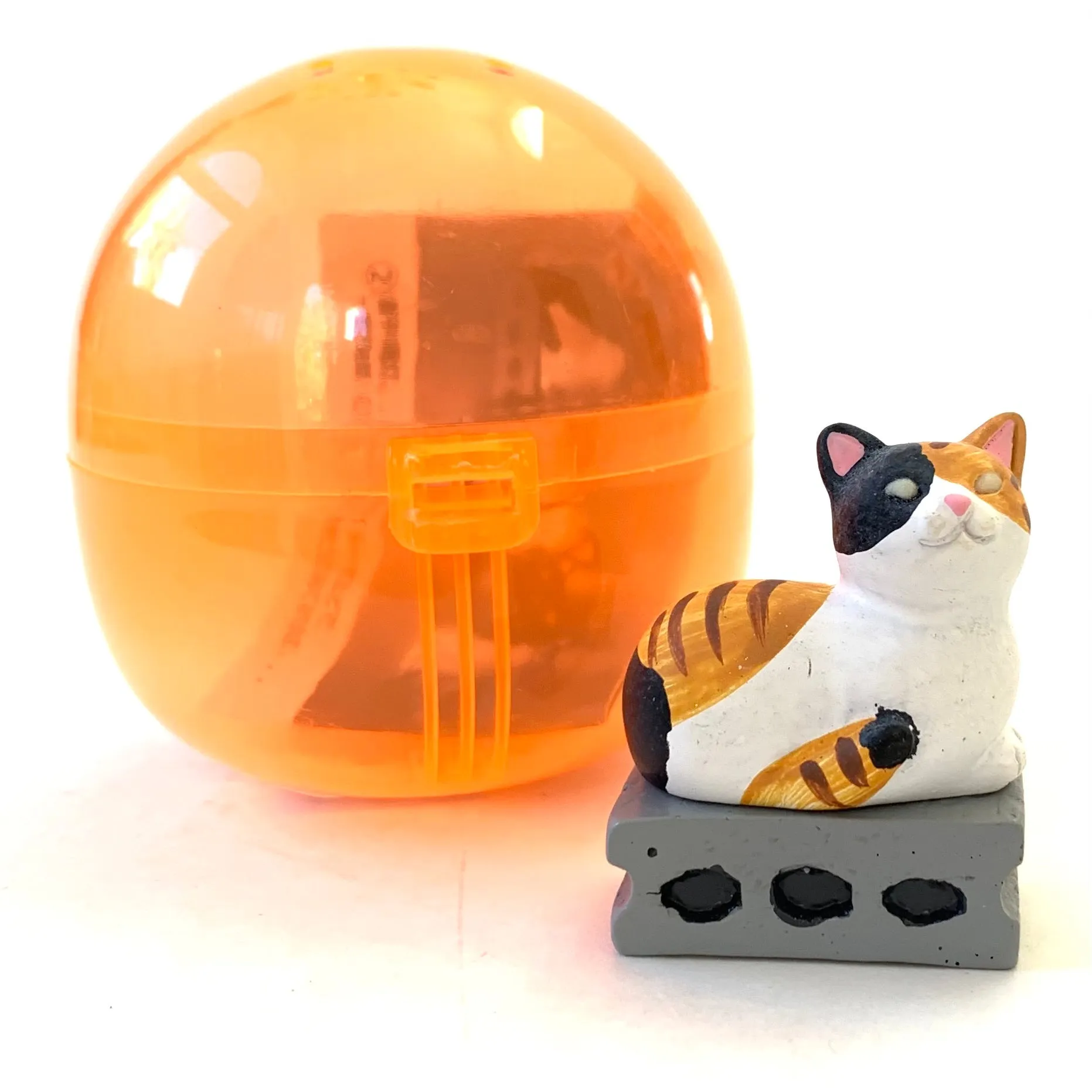 X 70915 Laser Eye Cats Figurines Capsule-DISCONTINUED