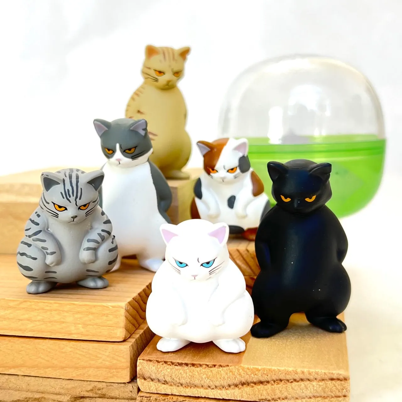 X 70987 Bad Cats Figurine Capsule-DISCONTINED