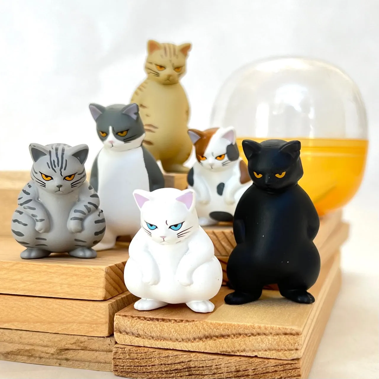 X 70987 Bad Cats Figurine Capsule-DISCONTINED